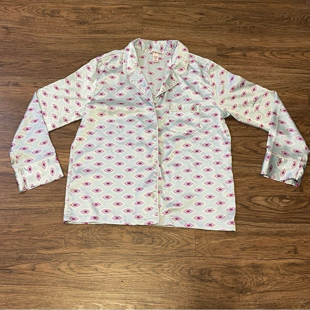 Victoria’s Secret Satin Long Sleeve Pajama Top Light Blue With Pink Lips Medium